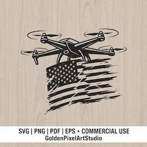 Könnte beinhalten: Schwarz-weiße Illustration einer Drohne, die eine stilisierte amerikanische Flagge trägt. Die Flagge hat einen Distressed-Pinselstrich-Effekt. Der Text unten lautet: SVG | PNG | PDF | EPS + COMMERCIAL USE GoldenPixelArtStudio.