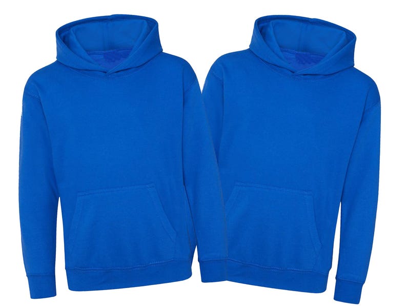Może przedstawiać: Dwie kr&oacute;lewskie niebieskie bluzy z kapturem. Każda bluza ma przednią kieszeń i kaptur. Bluzy wykonane są z miękkiego, wygodnego materiału.