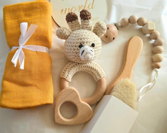 Set de regalo personalizado de jirafa de ganchillo para baby shower: juguetes de madera, tela de muselina - Caja