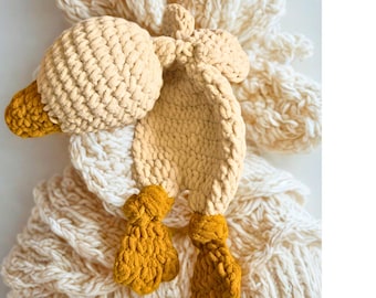 Manta de apego con forma de patito de ganchillo, suave y acogedora, ideal como regalo para baby shower.