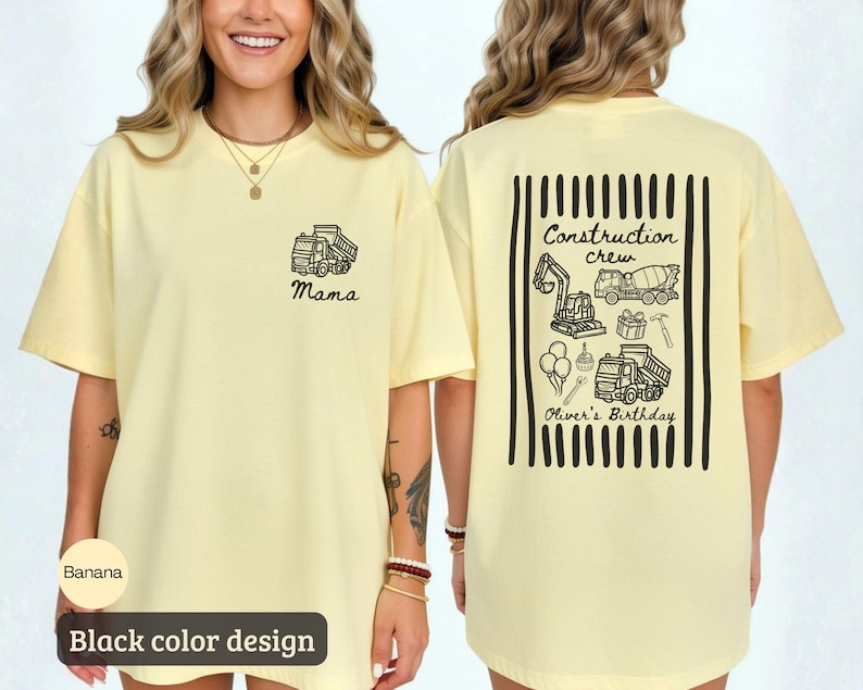 Może przedstawiać: Bladoż&oacute;łty t-shirt z czarnym wzorem graficznym. Z przodu znajduje się mała wywrotka i napis "Mama". Z tyłu widnieje duża prostokątna ramka w pionowe paski, pojazdy budowlane, narzędzia, balony oraz tekst "Construction crew" i "Oliver's Birthday".