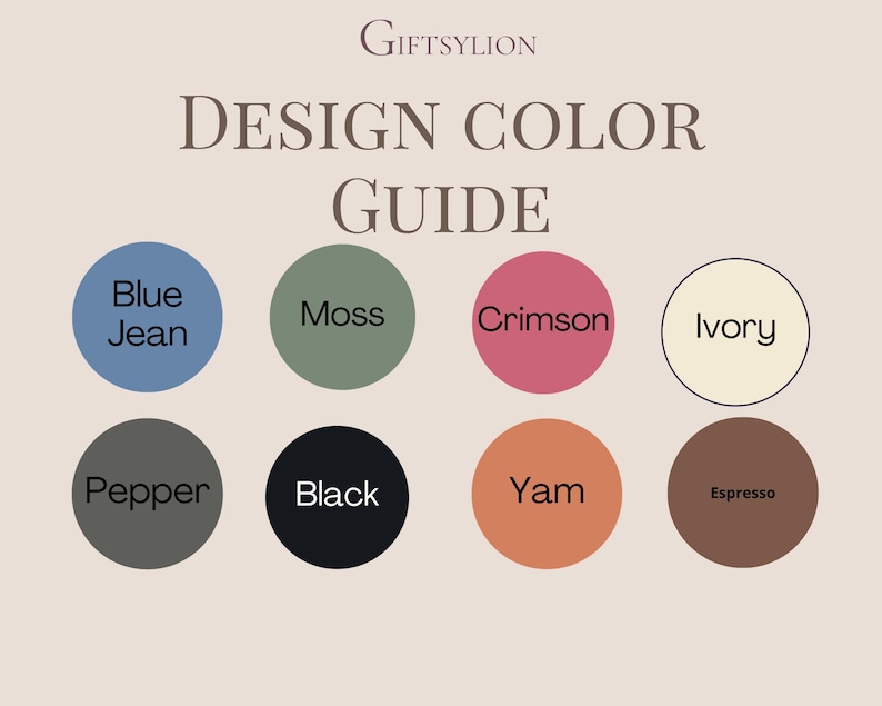 Może przedstawiać: Wzornik kolor&oacute;w zatytułowany GIFTSYLION zawierający osiem okrągłych pr&oacute;bek kolor&oacute;w z etykietami Blue Jean, Moss, Crimson, Ivory, Pepper, Black, Yam i Espresso. Tabela przedstawia te opcje kolorystyczne w dw&oacute;ch rzędach po cztery.