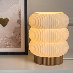 Lampada da tavolo stampata in 3D: paralume a forma di onda di perle, lampada da comodino minimalista