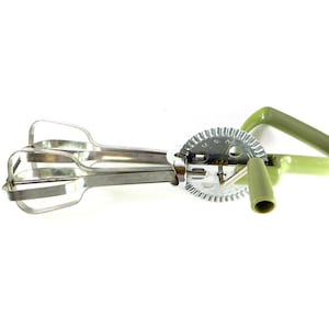 Retro 1970&#39;s Avocado Hand Mixer Ekco Egg Beater Made In The U S A Kitchen Tool Retro Kitchen Decor