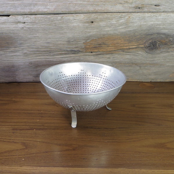 Vintage Aluminum Colander 1950's Rustic Kitchen Decor Primitive Home Decor Colander with Feet