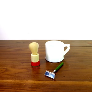 Keen Kutter Bakelite Razor, Shaving Brush & Milk Glass Mug: 1950s Retro Bathroom Decor