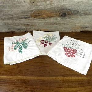 Vintage Embroidered Kitchen Towels: 1940s Farmhouse Decor, Set of 3