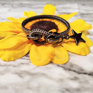 Gunmetal Zipper Fidget Bracelet: Sensory Calming Jewelry for Neurodivergent Kids & Adults