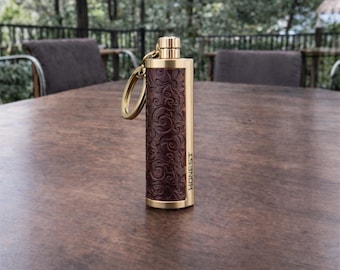 Encendedor de metal con relieve, resistente al viento, recargable, para acampar