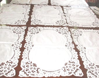 Set mit 8 weißen Battenburg Leinen Platzsets mit Spitzenrand
