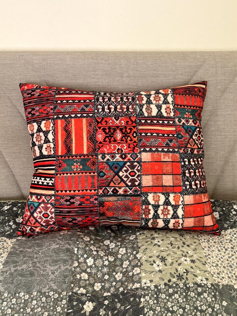 Funda de almohada con estampado de patchwork rojo y naranja, cojín decorativo étnico colorido para sofá y cama. imagen 1