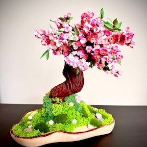 Handgefertigte Sakura Bonsai Baum – Seidenschaum-Blüten, stabilisiertes Moos, Keramikschale mit Zen-Dekor