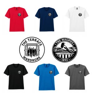 Puede incluir: Una colecci&oacute;n de camisetas de manga corta en varios colores, incluyendo rojo, azul marino, blanco, negro, azul y gris. Cada camiseta presenta un peque&ntilde;o logotipo circular en el pecho. Tambi&eacute;n se muestran dos logotipos circulares adicionales.