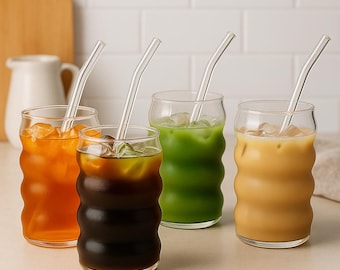 Juego de 4 vasos de vidrio ondulado / Vasos acanalados para café helado con pajitas