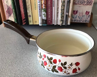 Vintage Sheffield Saucepan, Strawberry and Cream, Quart Sauce Pan, 1980s Enamel Cookware