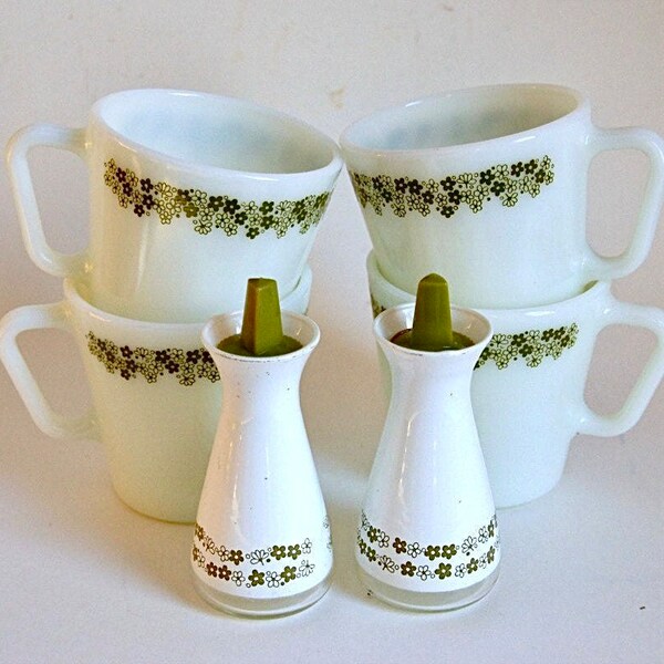 Vintage Pyrex Mugs, Spring Blossom Cups, 1970s Crazy Daisy, Set of Four
