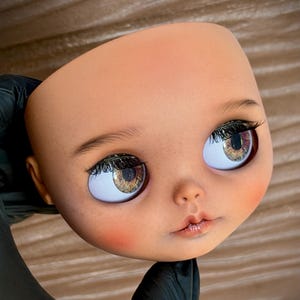 LaLha DOLL – OOAK Art Doll | Hand-Painted Custom Blythe with Unique Faceplate & Eyechips image 3