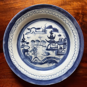 19th Century Chinese Export Porcelain Canton Pattern 8 5/8 Inch Plate C