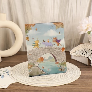 Sött Nalle Puh iPad-skal, hårt iPad-fodral med pennhållare för iPad 11/10/9/8, iPad Pro 9,7"11"12,9"13" Air 4/5/6/7 Mini 4/5/6/7 2025