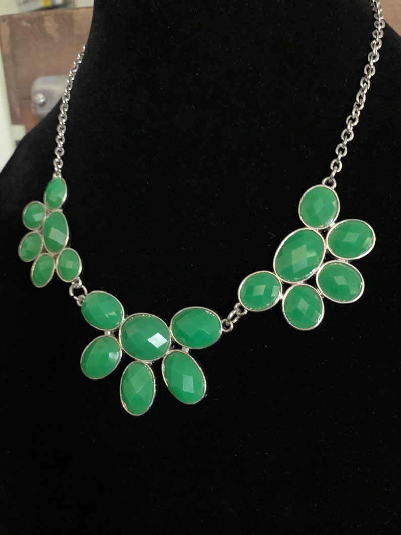 Merymak Free Shipping, Green Acrylic Rhinestone Statement Necklace on a Silver Tone Chain