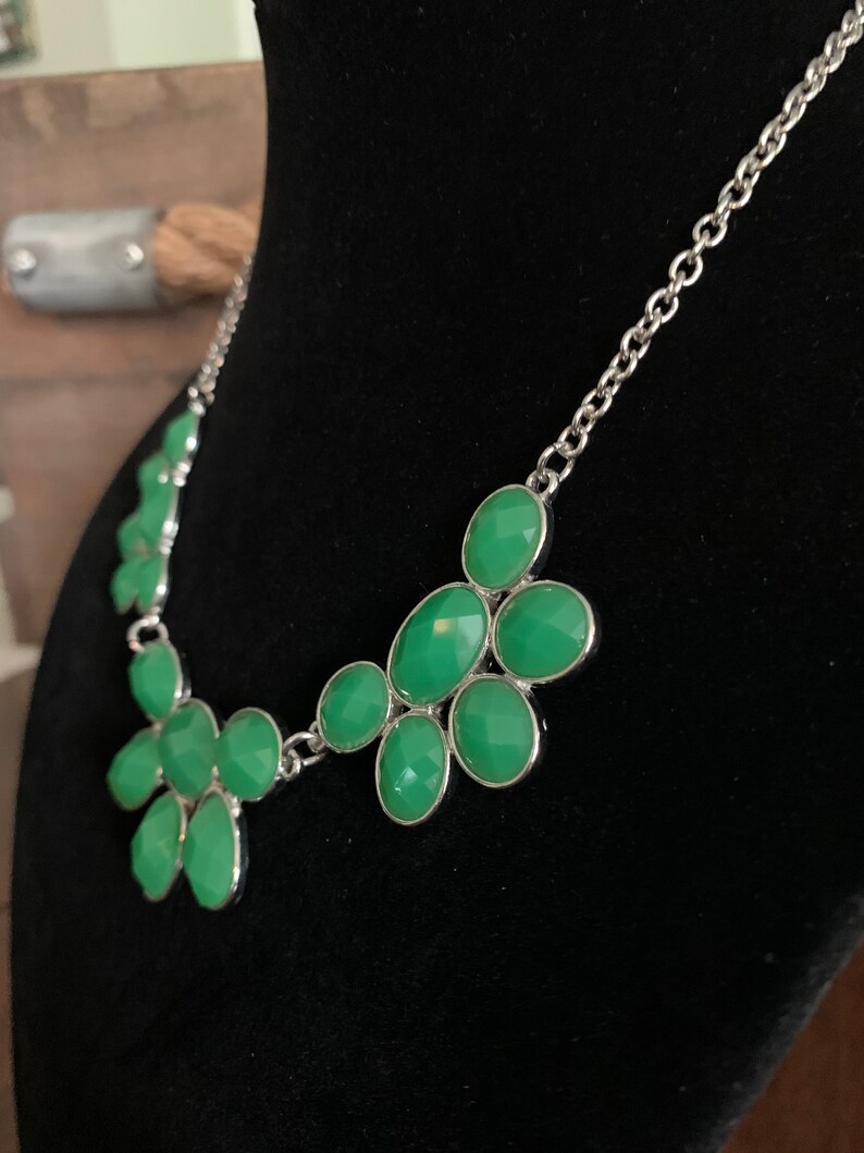 Merymak Free Shipping, Green Acrylic Rhinestone Statement Necklace on a Silver Tone Chain