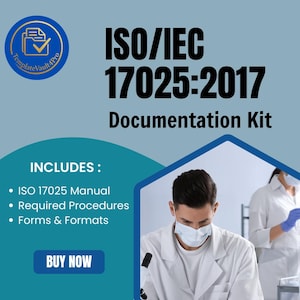 Könnte beinhalten: Eine blau-türkisfarbene Grafik, die ein ISO/IEC 17025:2017 Dokumentationskit bewirbt. Der Text enthält "INHALT: ISO 17025 Handbuch, Erforderliche Verfahren, Formulare & Formate." Unten befindet sich ein "JETZT KAUFEN"-Button. Das Bild zeigt eine Person im Laborkittel.