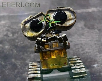 Figura de robot Wall-E pintada a mano: adorable robot decorativo para el hogar