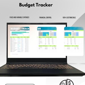Puede incluir: Un portátil negro que muestra una plantilla de seguimiento de presupuesto con el texto "Budget Tracker". La pantalla muestra una hoja de cálculo con secciones para gastos fijos y variables, control financiero y opciones 100% personalizables. El portátil está sobre un fondo blanco. La parte inferior de la imagen tiene el texto "Tus Plantillas Studio."