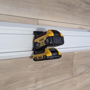 DEWALT 20V Battery Mount For Gladiator GearWall GearTrack