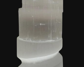 Lampe de montagne en sélénite naturelle avec base sculptée en spirale - *Câble électrique GRATUIT*