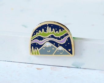 Mountains and Northern Lights Enamel Pin, Aurora Borealis, Canadian Landscape, Hard Enamel Pins, Gold Plated Pin