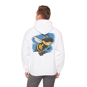 Sudadera con capucha unisex divertida de piloto de dron FPV, regalo de carreras de drones, sudadera con capucha de cuadricóptero, sudadera para amantes de los drones, entusiasta de los drones. imagen 5
