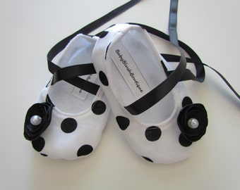 Black & White Polka Dot Baby Shoes - Soft Ballerina Slippers Baby Booties