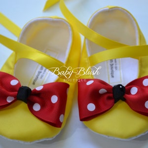 Yellow Minnie Inspired Baby Shoes with Red Polka Dot Bow Soft Ballerina Slippers Baby Booties zdjęcie 2