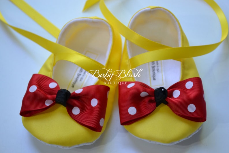 Yellow Minnie Inspired Baby Shoes with Red Polka Dot Bow Soft Ballerina Slippers Baby Booties zdjęcie 2