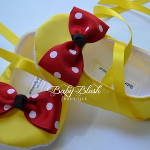 Yellow Minnie Inspired Baby Shoes with Red Polka Dot Bow Soft Ballerina Slippers Baby Booties zdjęcie 1