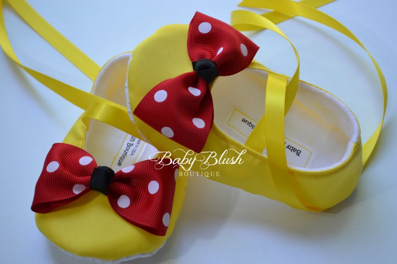 Yellow Minnie Inspired Baby Shoes with Red Polka Dot Bow Soft Ballerina Slippers Baby Booties zdjęcie 1