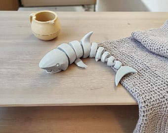 Articulated Shark Toy – 3D Printed - Poseable Fidget Pet – Fun Desk Decor Gift