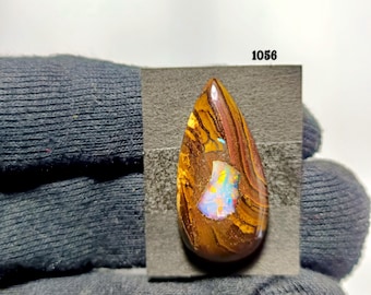 Opale Lightning Ridge: gemma australiana da 36 carati per la creazione di gioielli.