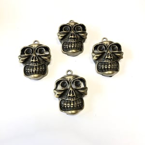 4 PC Skull Warrior Grinning Skull Pendant Halloween Crafts Day Of The Dead Jewelry Making SC18