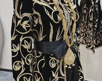 Algérian Karakou Dress - Traditional velvet Embroidred outfit for Aid Wedding