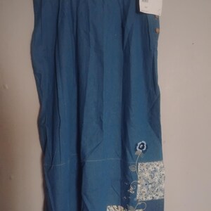 Spódnica Vintage New Deadstock Koret City Blues Blue Denim Jean Modest z kwiatowym haftem kwiatowym i patchworkiem bawełnianym, rozmiar 16W