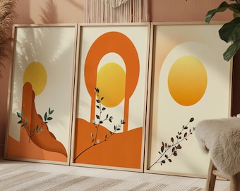 Peut inclure: Trois impressions d'art abstraites encadrées aux couleurs chaudes. Chaque impression présente un motif de soleil jaune avec des éléments orange et beige. Les impressions sont exposées dans une pièce avec une tenture murale en macramé et une plante en pot.