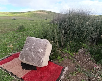 Puf marroquí artesanal en laine, Beni Ourain, coussin carré Azila, puf boho