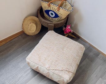 Pouf marocain artisanal en laine ,Beni Ourain, coussin carré Azila, boho pouf