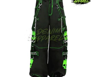 Pantalones cargo con calavera gótica, pantalones anchos de estilo técnico negro, estilo punk streetwear de pierna ancha