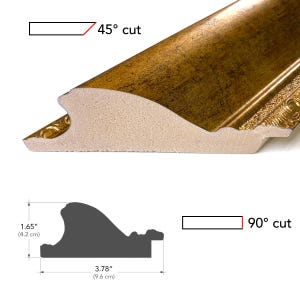 May include: Close-up of a gold-coloured picture frame with a decorative edge. The frame has a 45-degree cut and measures 9.6 cm wide and 4.2 cm high. The frame has a 90-degree cut.