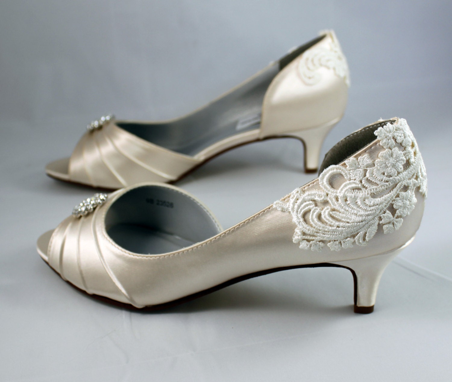 Champagne Wedding shoes Wedding shoe low heel Size 8.5 vintage shoes