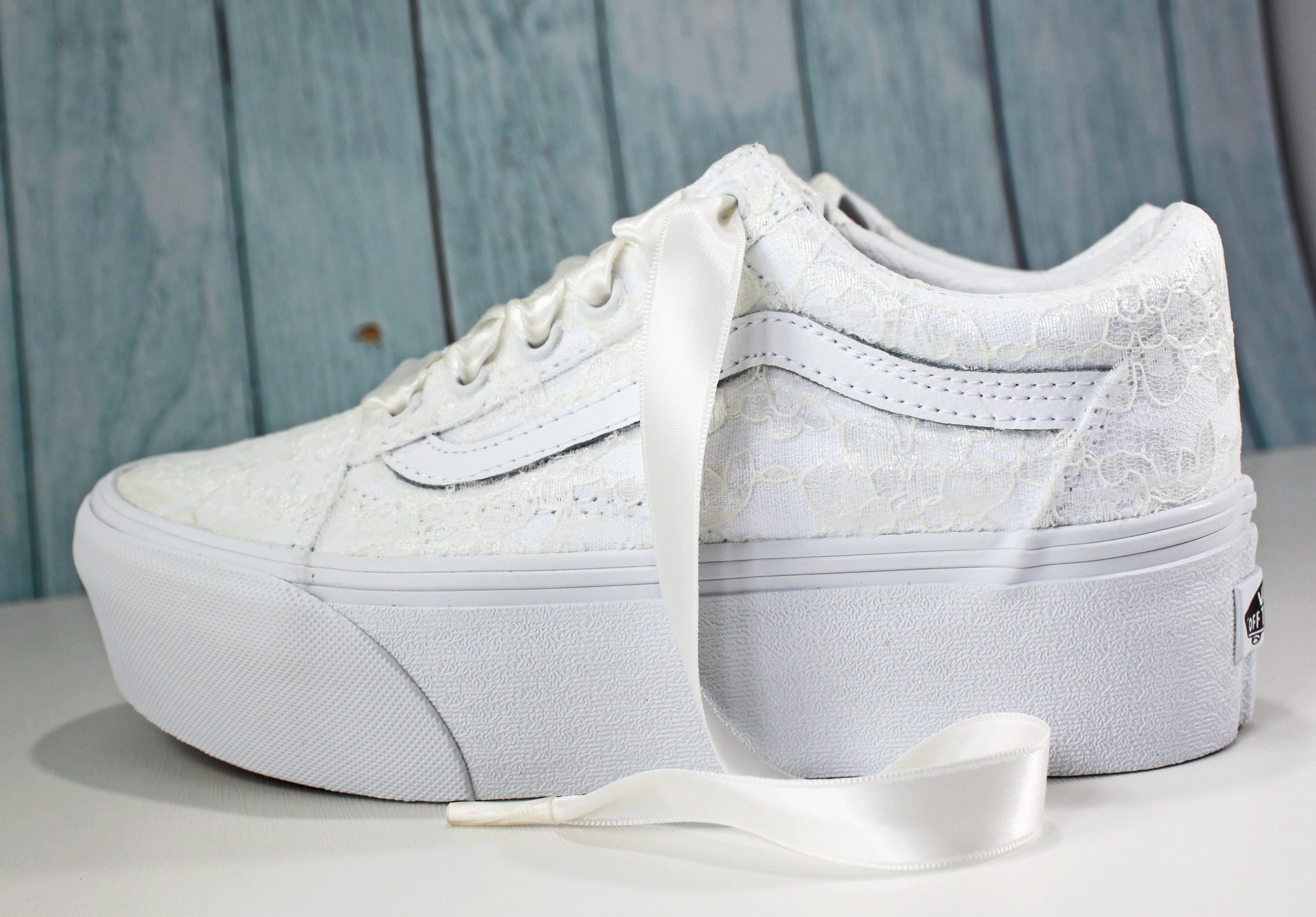 Old skool platform white vans deals