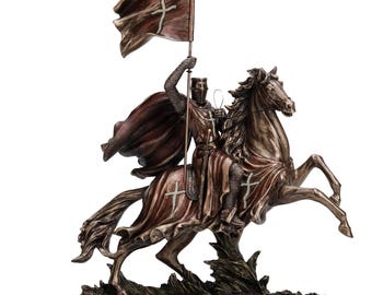 Estatua de caballero cruzado a caballo / Figura templaria medieval